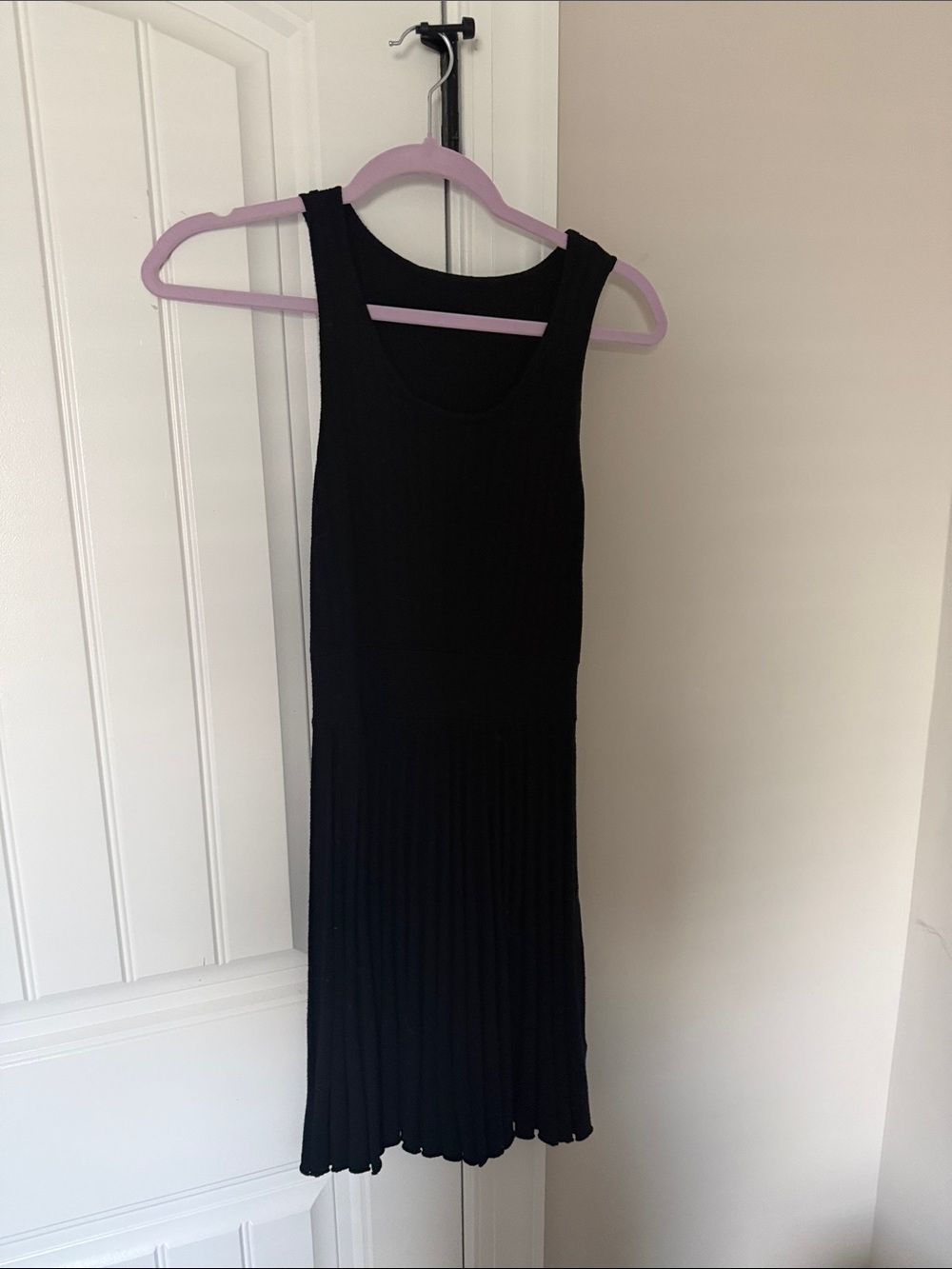 Commense Black Sleeveless Pleated Midi Dress